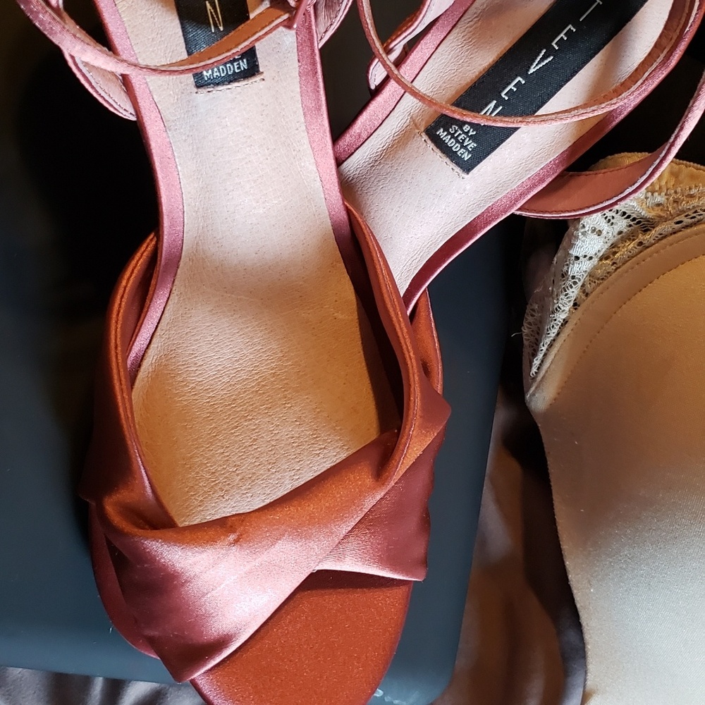 NWOT Steve Madden Satin Heels
